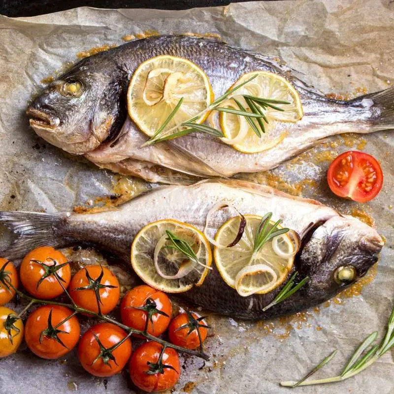 Orata al cartoccio: delizioso pesce al forno con cottura al cartoccio