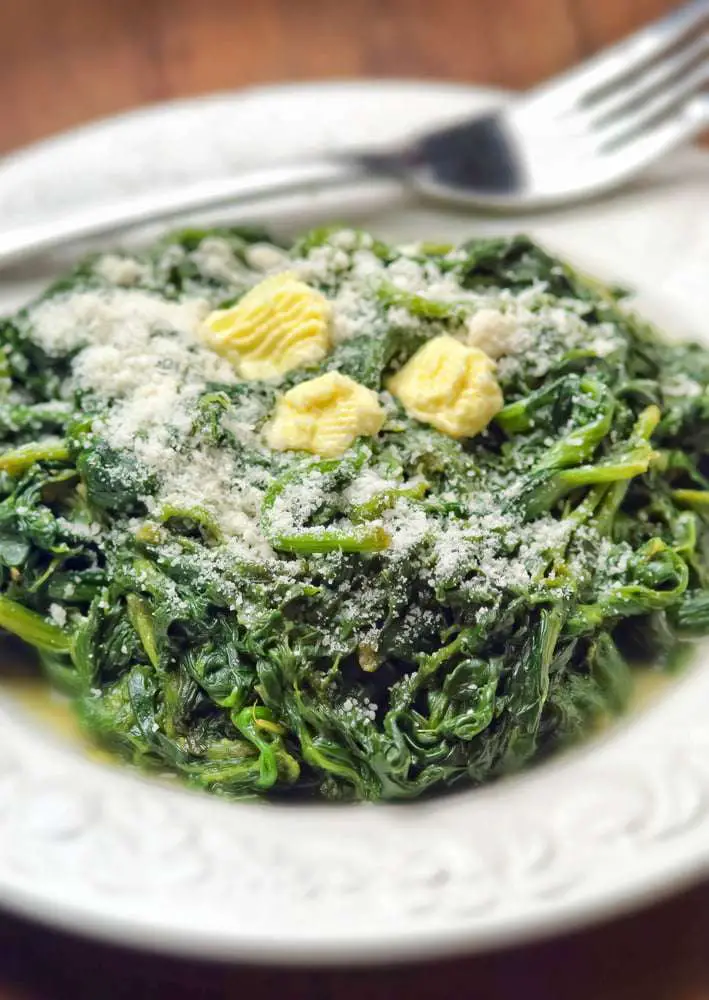 Spinaci al burro e parmigiano dopo la cottura