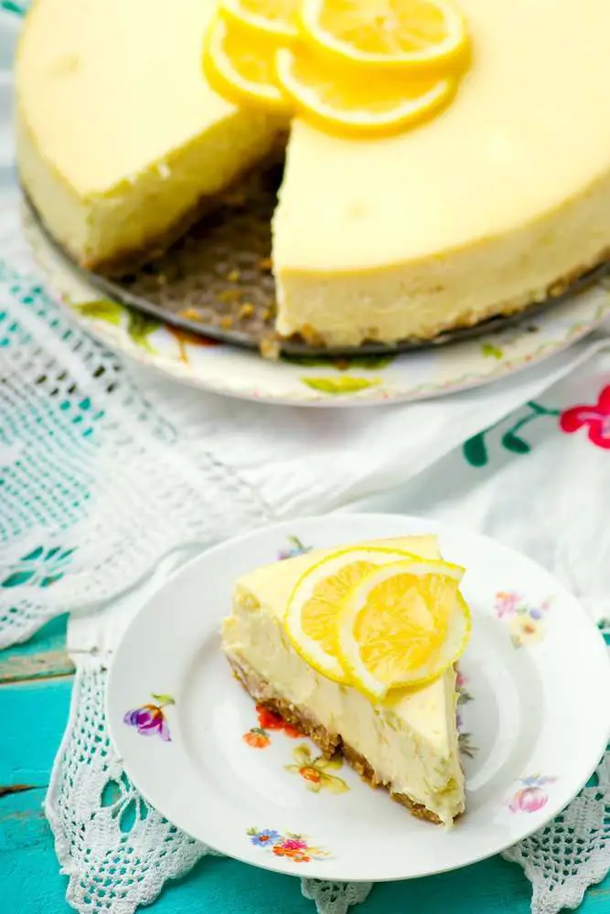 Cheesecake al limoncello nel piatto