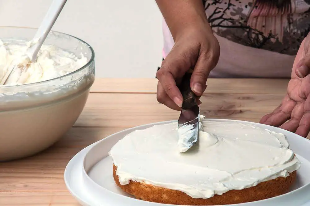 Crema al burro per copertura torte in pasta di zucchero