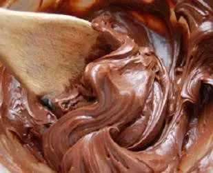 Crema al cioccolato per pan di spagna