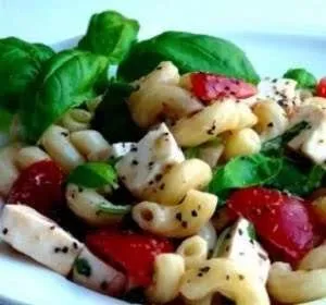 Insalata di pasta alla caprese