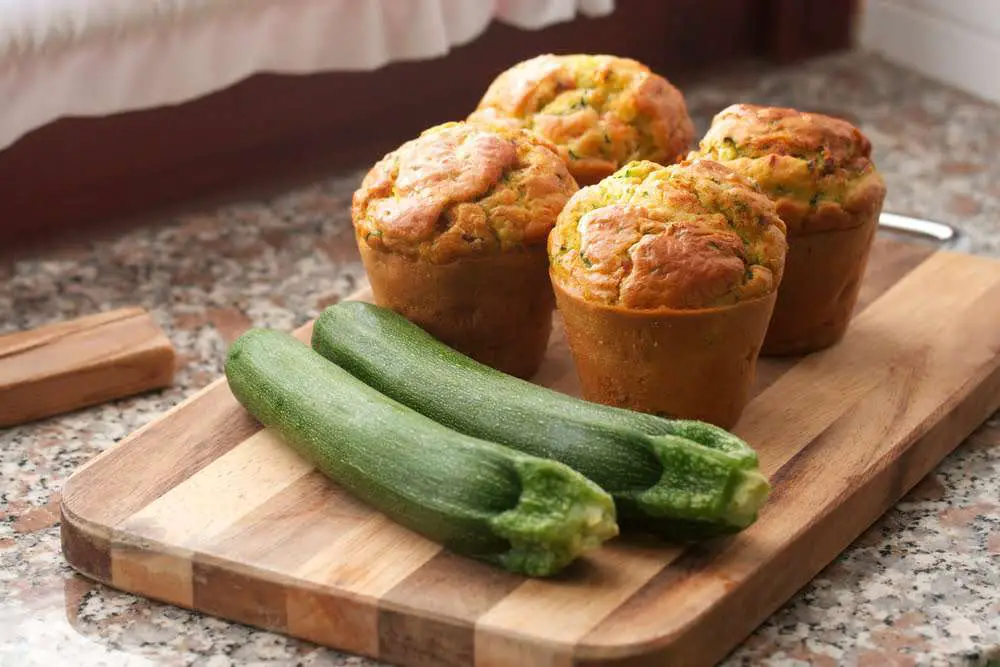 Muffins con zucchine e mozzarella