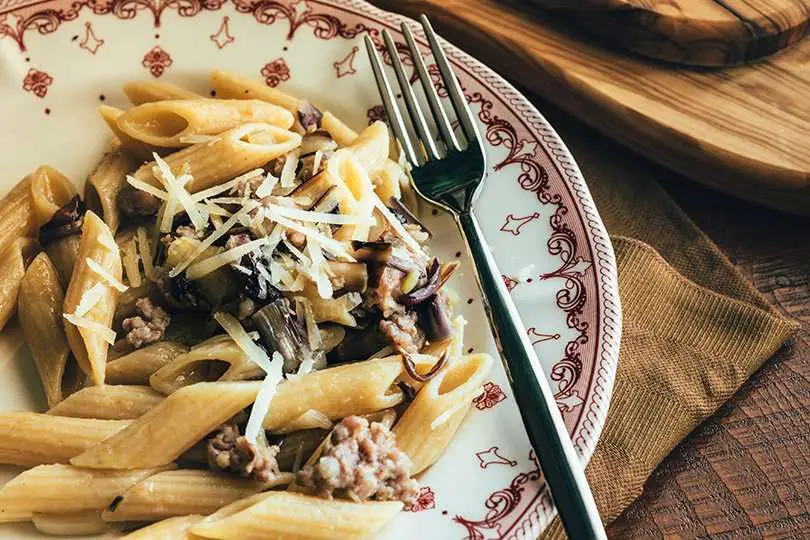 Pasta al radicchio e salsiccia