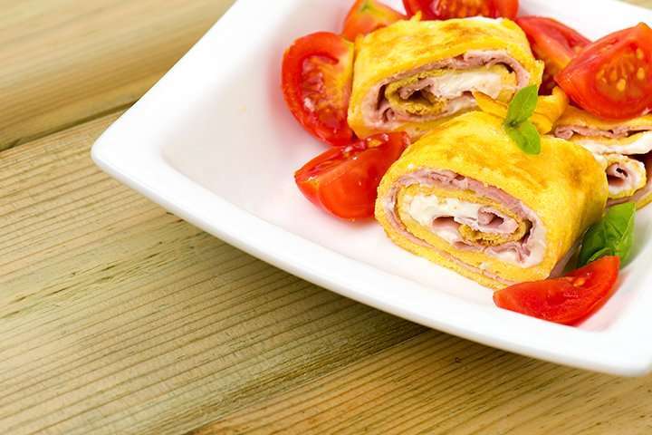 Rotolo di frittata con prosciutto e mozzarella