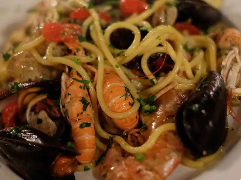 Spaghetti con cozze e gamberi