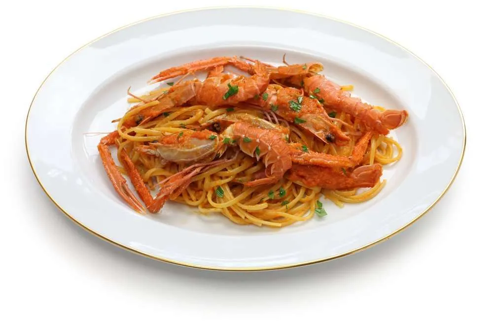 piatto di linguine agli scampi