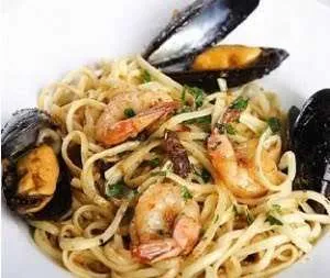 spaghetti con cozze e gamberi