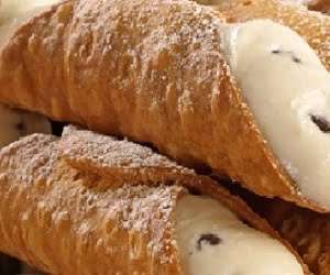 Cannoli con ricotta e cioccolato