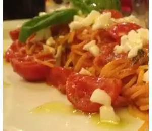 Spaghetti pomodorini e mozzarella