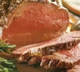 Roast beef alle erbe tagliato a fette