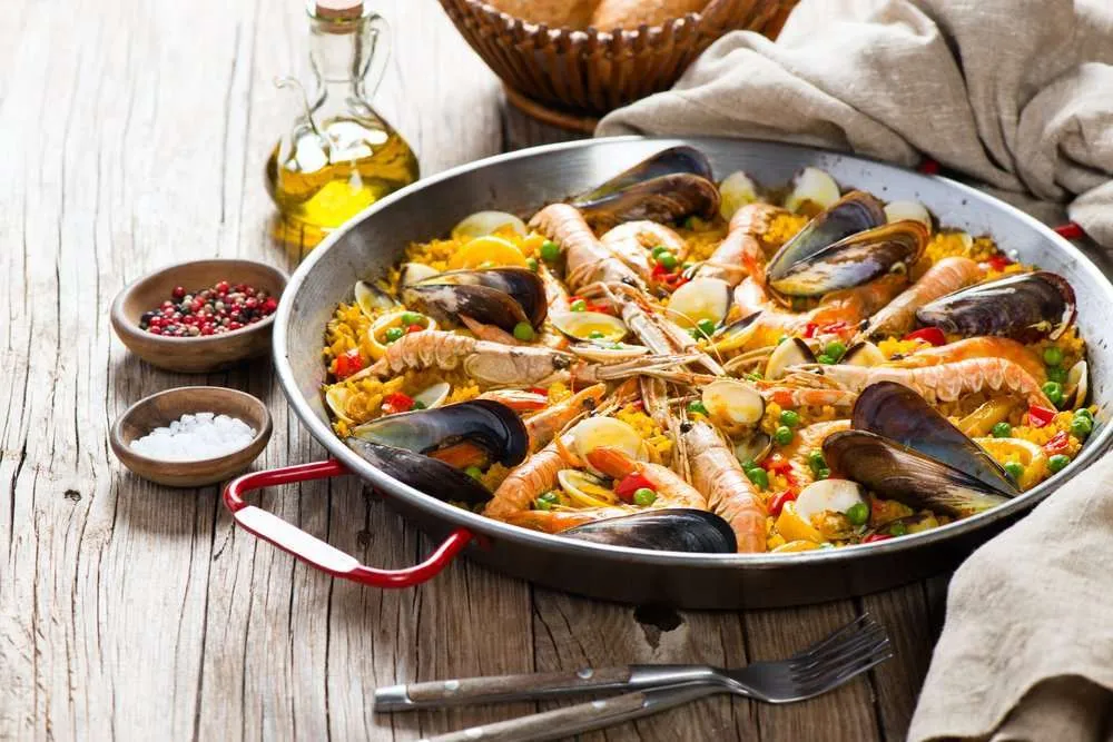 Paella con carne e pesce: ricetta originale della paella valenciana