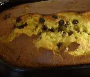 plumcake con gocce di cioccolato e nocciole