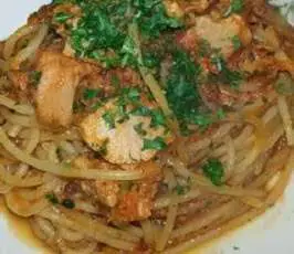 spaghetti con tonno fresco