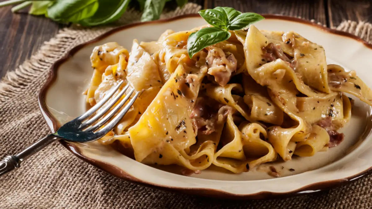 Pappardelle al sugo di lepre: ricetta toscana deliziosa