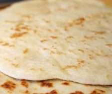 Piadina romagnola: ricetta originale con o senza strutto