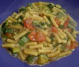 pasta con zucchine e pomodorini