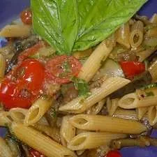 pasta con zucchine melanzane e pomodori