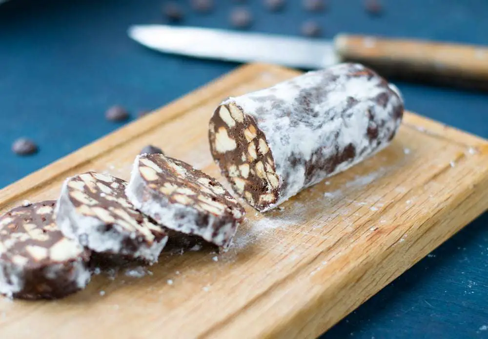 salame di cioccolato tagliato a fette