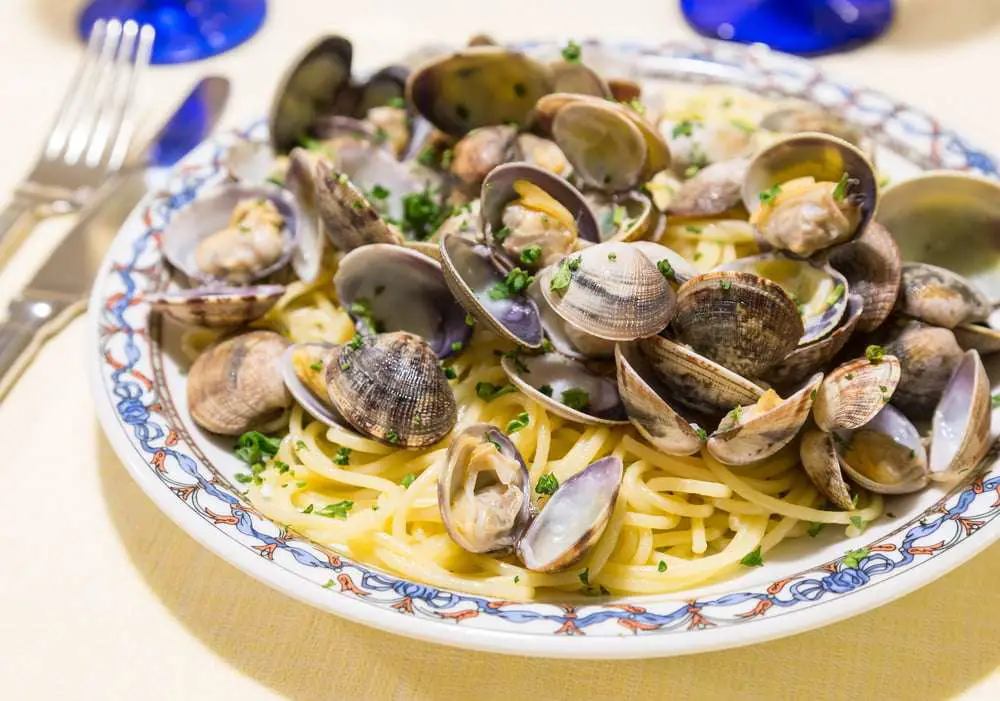 piatto tipico della cena della vigilia di natale a napoli