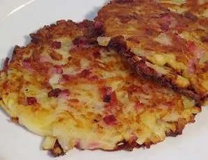 degli ottimi rosti di patate e speck cucinati in padella