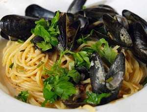 Spaghetti con le cozze in bianco