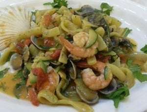 piatto di scialatielli ai frutti di mare e zucchine