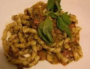 pesto alla trapanese utilizzato per condire la pasta