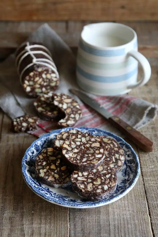 Salame di cioccolato con cacao amaro in polvere