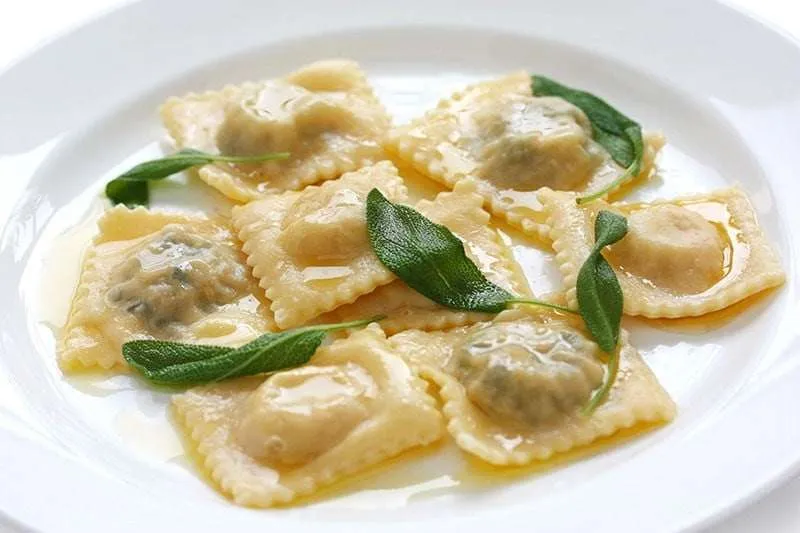 ravioli ricotta e spinaci