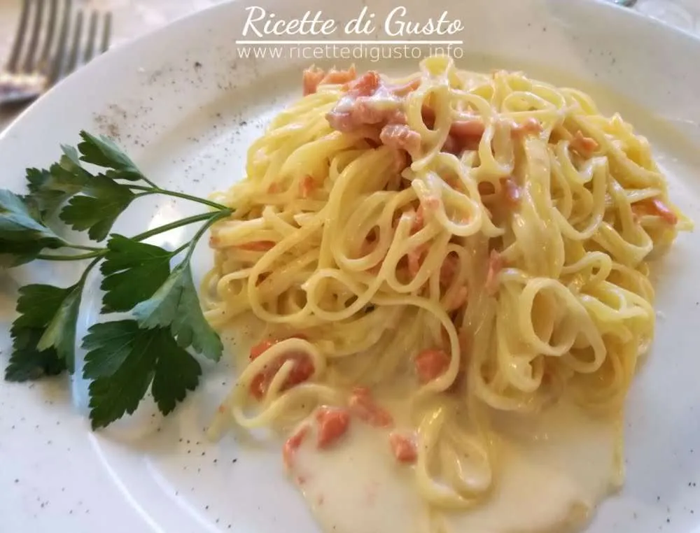 tagliolini al salmone e panna