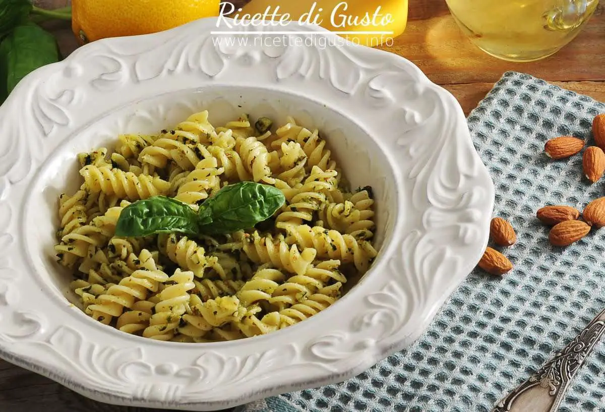 ricetta pesto con mandorle