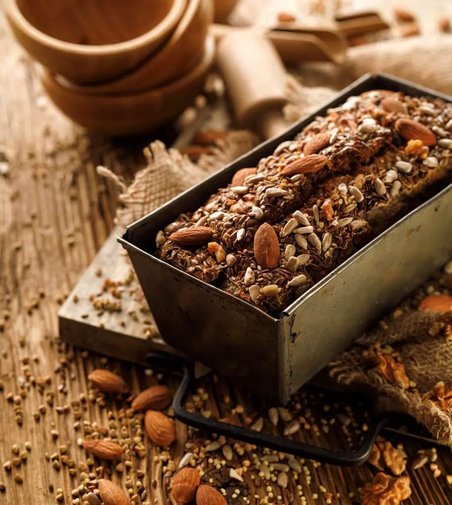 Pane senza glutine con semi e mandorle