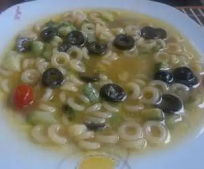 Pasta con zucchine e olive nere