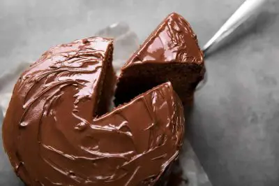 Torta al cioccolato con crema pasticcera:
